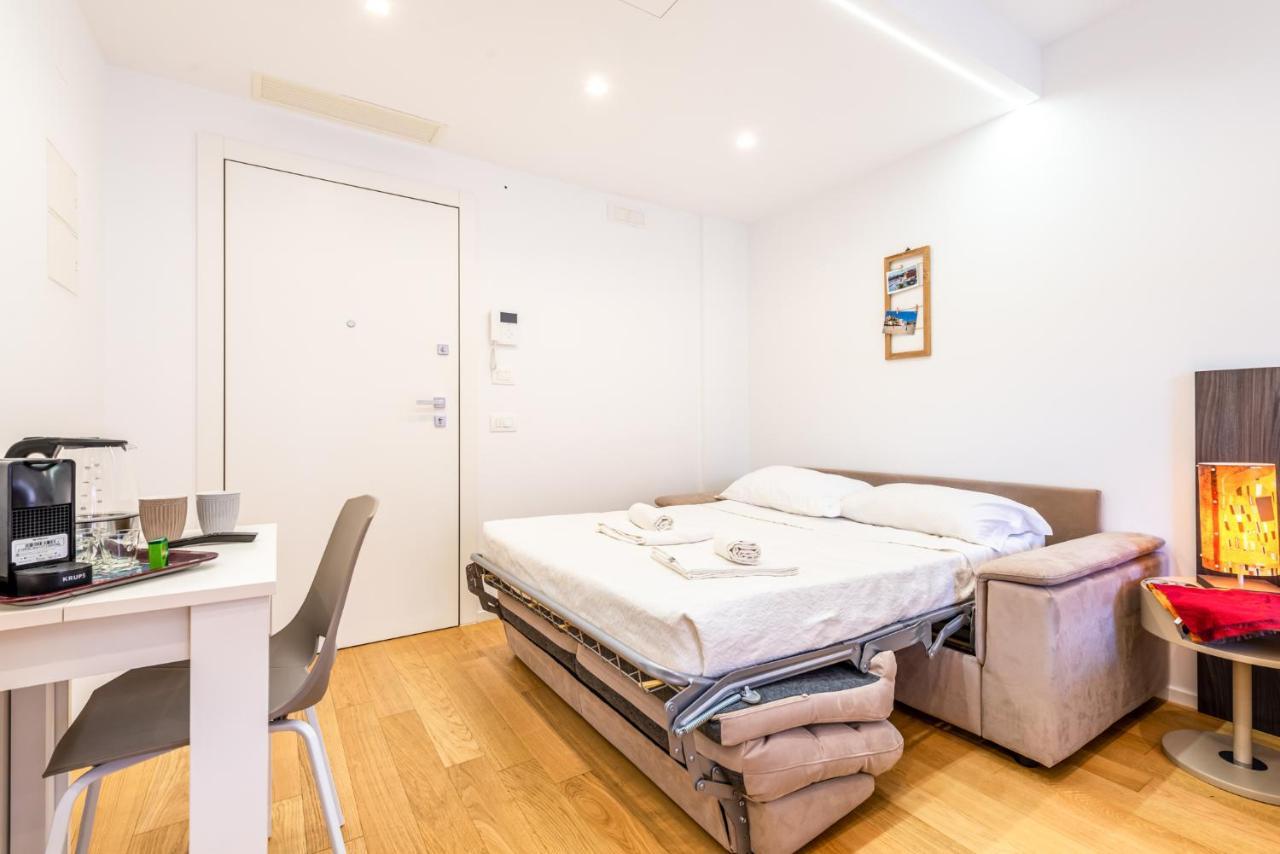 Central & Elegant Room Near The Station Bari Exterior photo